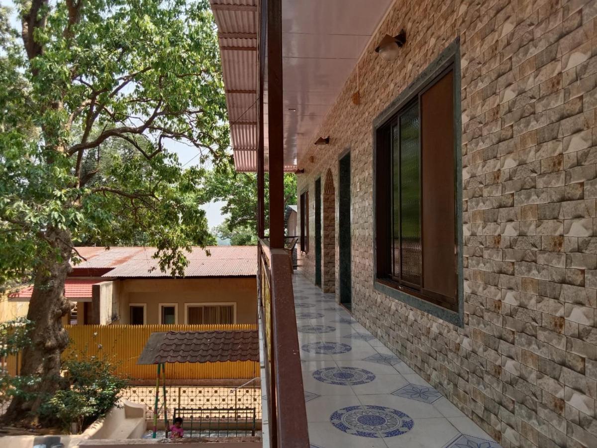 Hotel New Alpha House Matheran Exterior foto